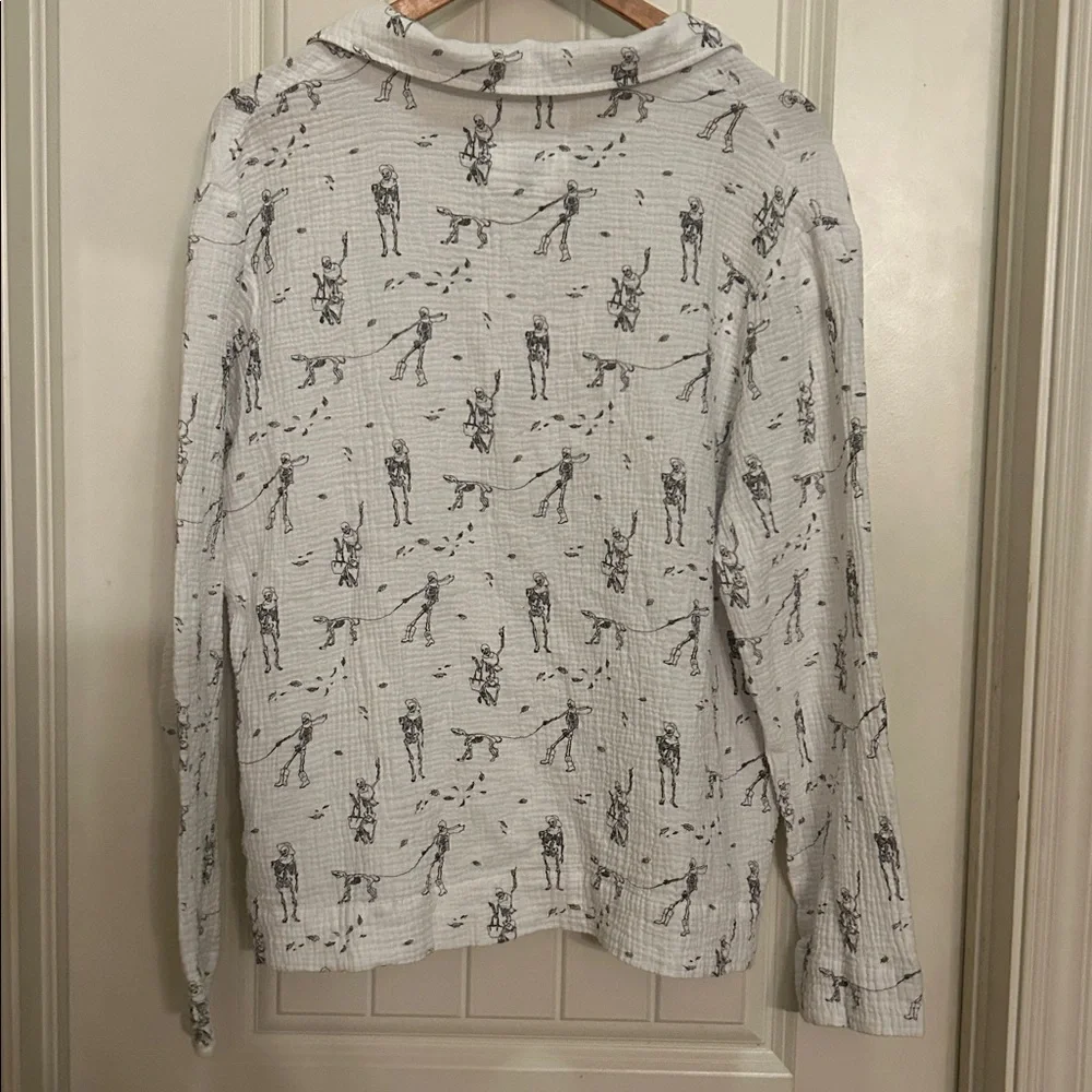 American Eagle L Skelton White Shirt with Black gauze cotton pj top